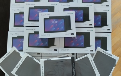Zdjęcie do Tablety dla szk&oacute;ł podstawowych w ramach umowy partnerskiej na rzecz realizacji projektu &bdquo;Świat nauki &ndash; nowe standardy edukacji w szkołach zielonog&oacute;rskiego Miejskiego Obszaru Funkcjonalnego&rdquo;.